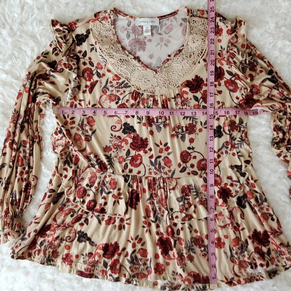 Vintage America "Lois" Floral Ruffled Boho Top - Picture 6 of 7